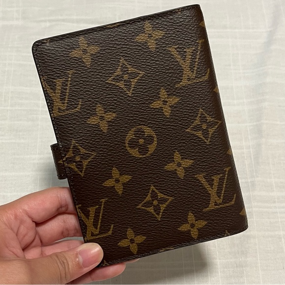 Louis Vuitton Agenda - Picture 2 of 9